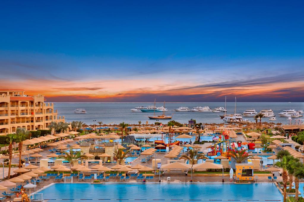 PICKALBATROS WHITE BEACH RESORT - HURGHADA